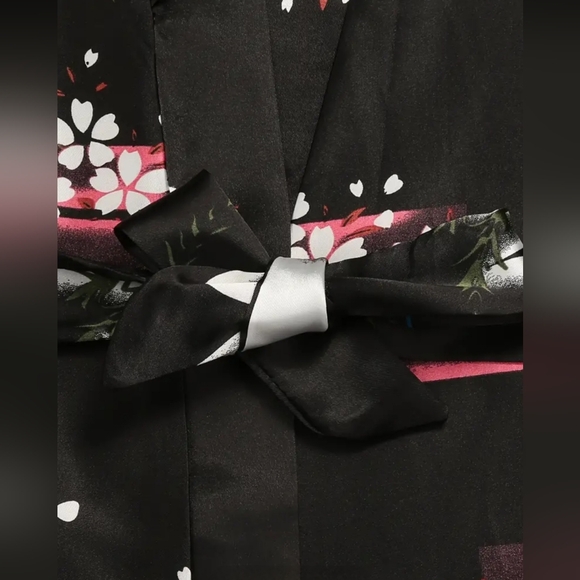 NIP Stunning Black Silky Geisha Style Robe - Picture 7 of 13